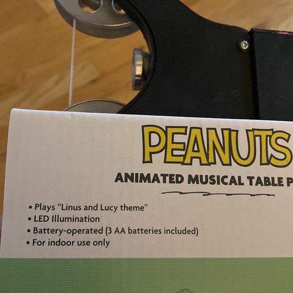 Kurt Adler Peanuts Animated Musical Table Piece - Picture 4 of 4